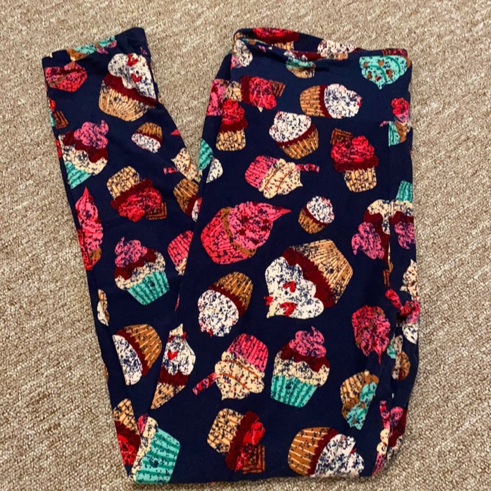 Adorable Lularoe cupcake leggings!